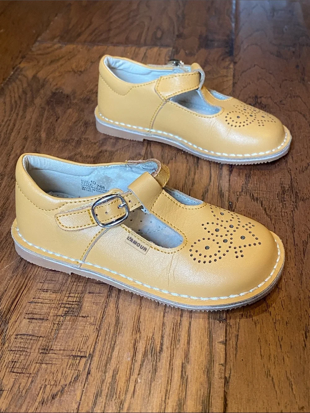 Lamour Ollie T-strap mary jane dress shoe. Size 10